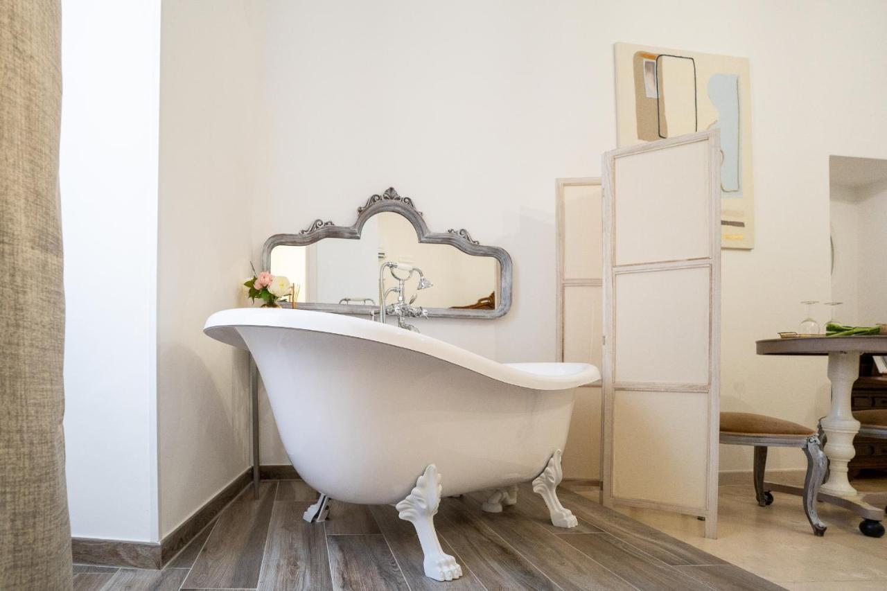 Corte Pietrantica - Charming Rooms & Suites Giovinazzo Ngoại thất bức ảnh
