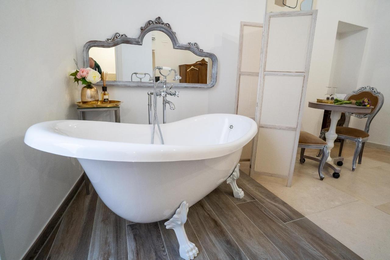 Corte Pietrantica - Charming Rooms & Suites Giovinazzo Ngoại thất bức ảnh